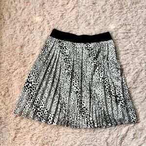 White House Black Market Monochrome Leopard Office Preppy‎ Pleated Satin Skirt
